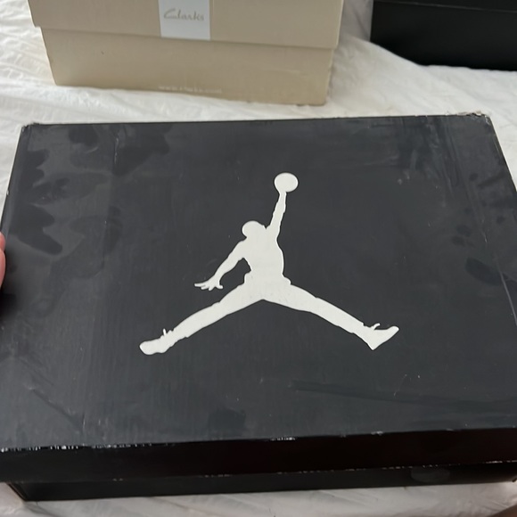 Air Jordan 11 Retro (GS) BREDs - Picture 3 of 5